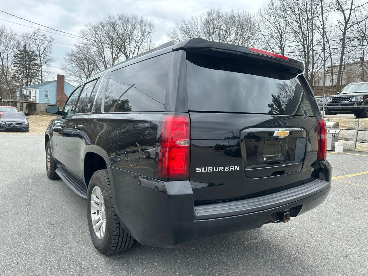 2015 CHEVROLET SUBURBAN K - 1GNSKJKC0FR516659 — photo 2