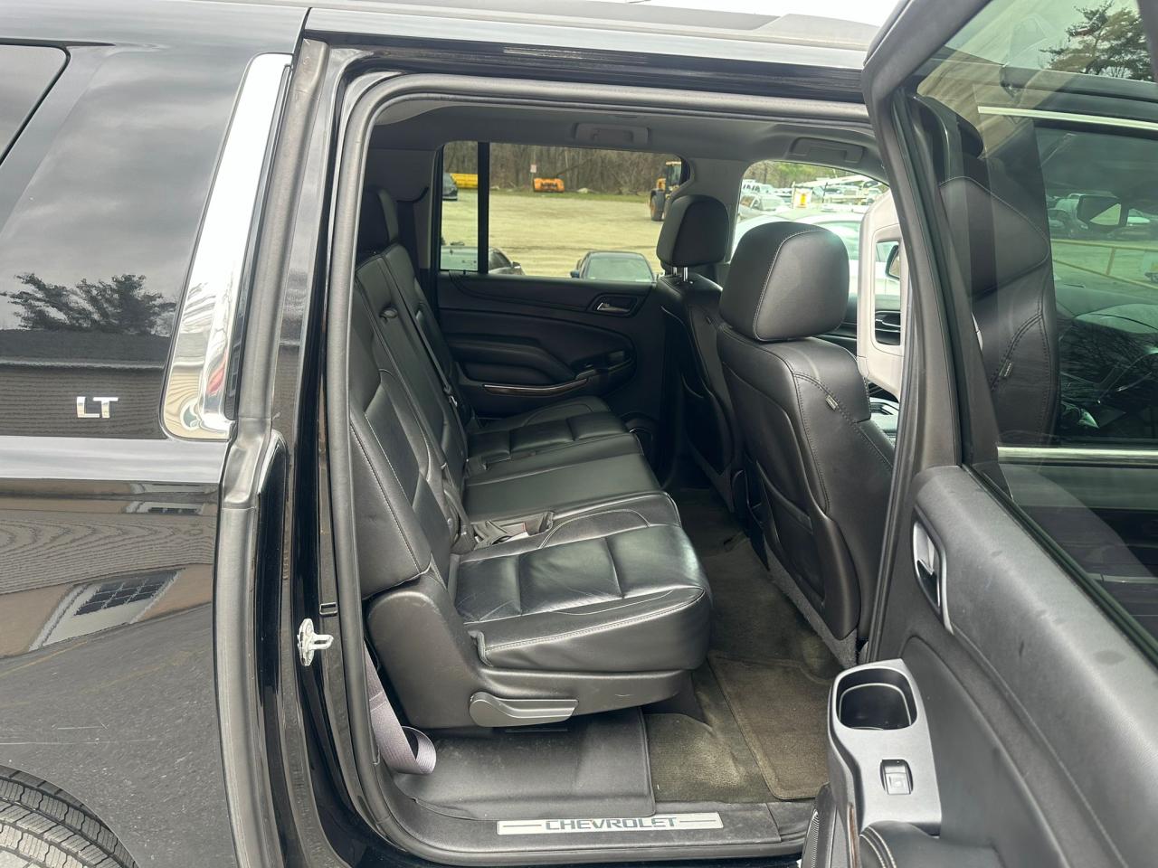 2015 CHEVROLET SUBURBAN K - 1GNSKJKC0FR516659 — photo 8