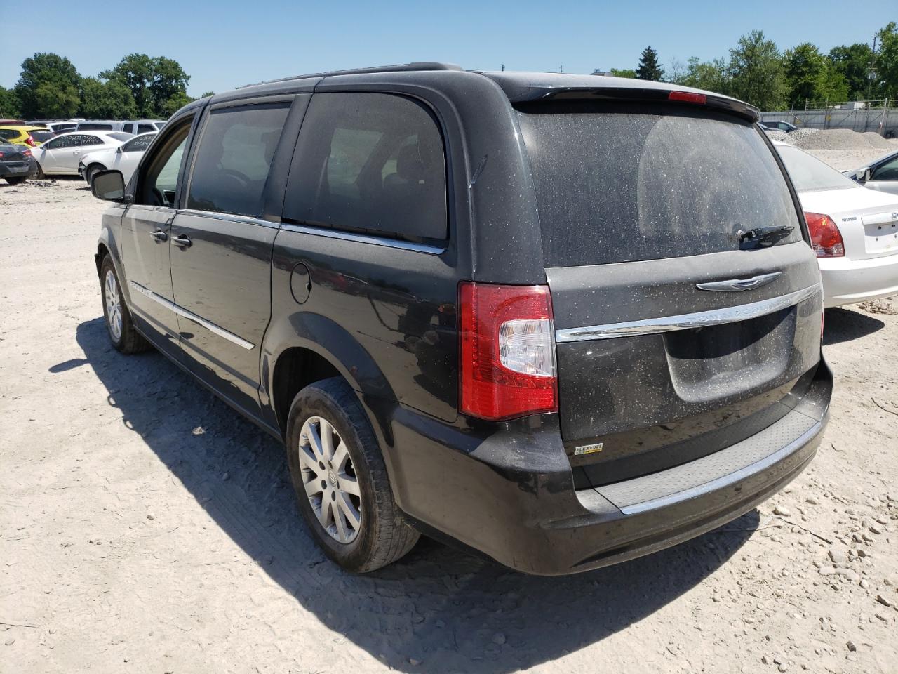 2015 CHRYSLER TOWN & COU - 2C4RC1BG9FR538001 — photo 3