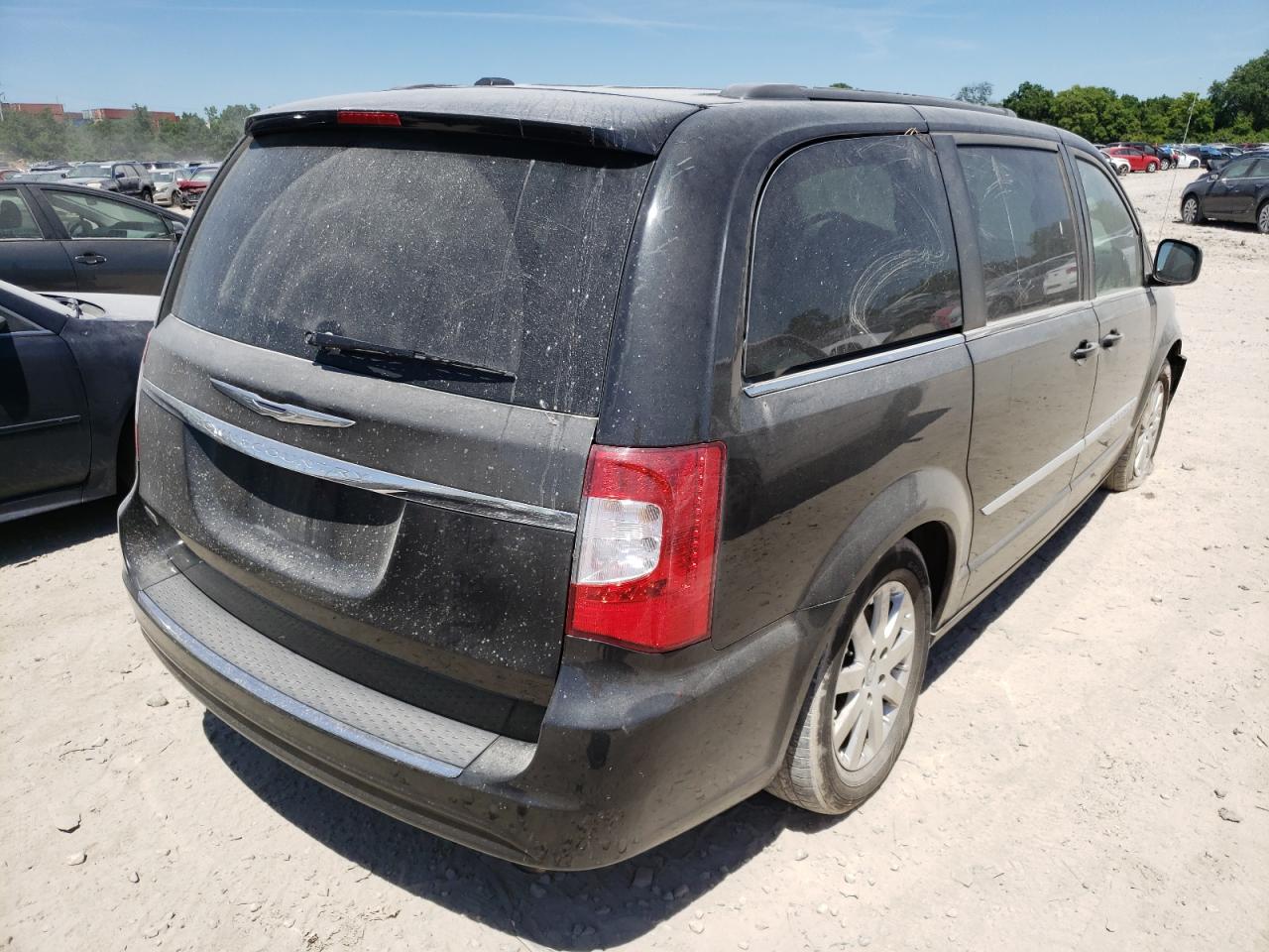 2015 CHRYSLER TOWN & COU - 2C4RC1BG9FR538001 — photo 4