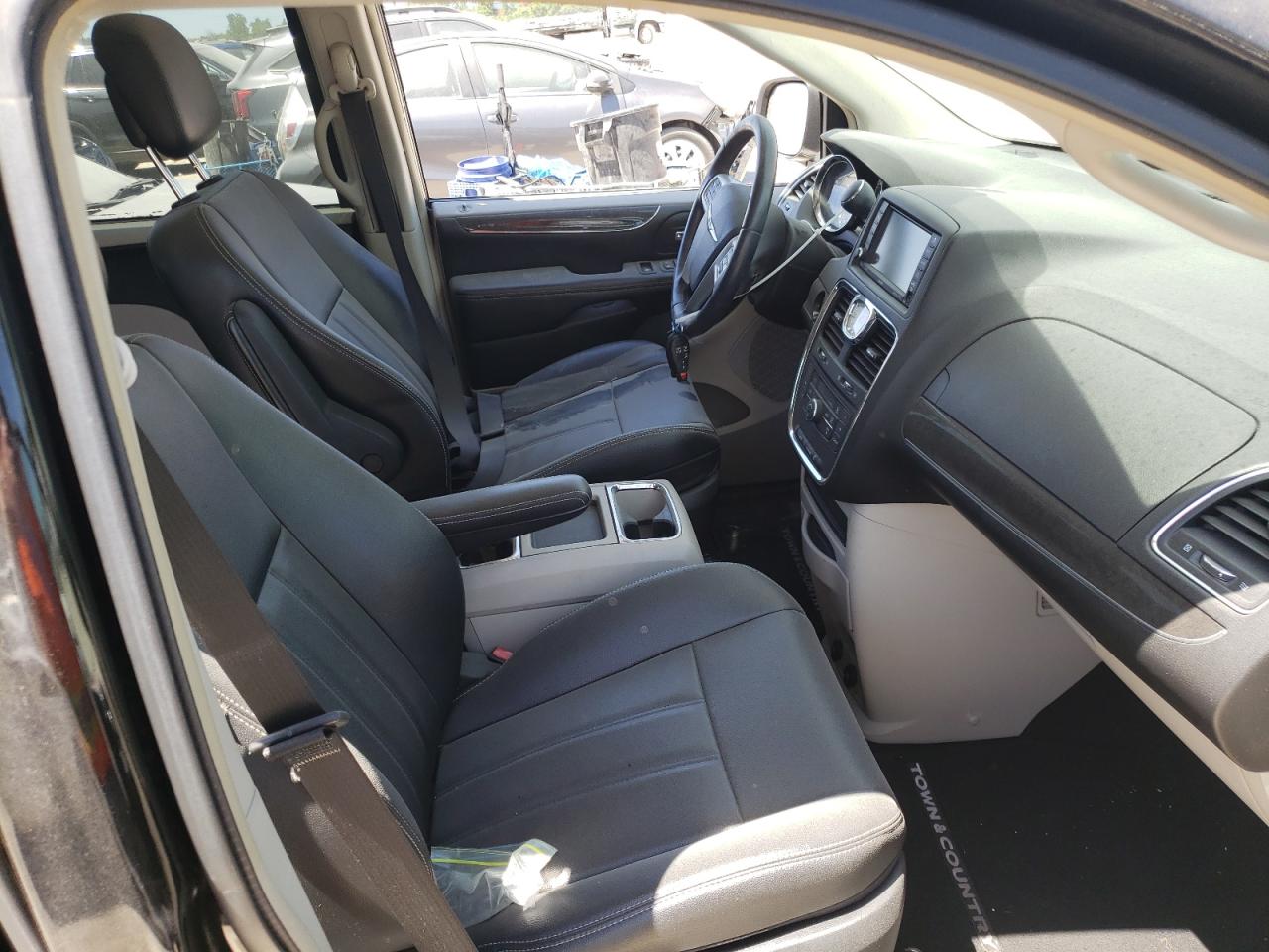 2015 CHRYSLER TOWN & COU - 2C4RC1BG9FR538001 — photo 5