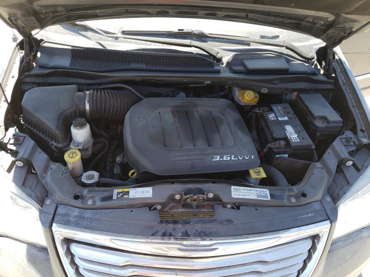 2015 CHRYSLER TOWN & COU - 2C4RC1BG9FR538001 — photo 7