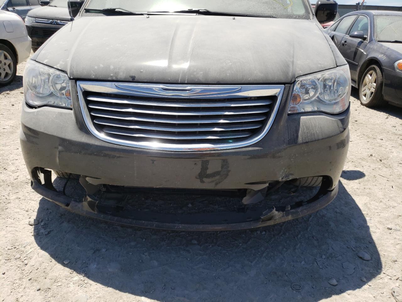 2015 CHRYSLER TOWN & COU - 2C4RC1BG9FR538001 — photo 9