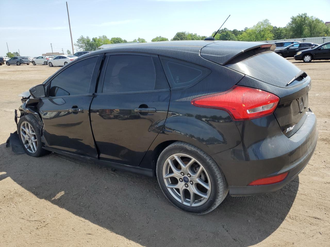 2015 FORD FOCUS SE - 1FADP3K20FL299130 — photo 2