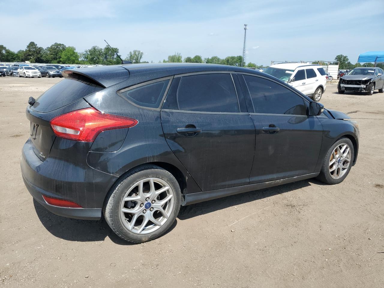 2015 FORD FOCUS SE - 1FADP3K20FL299130 — photo 3