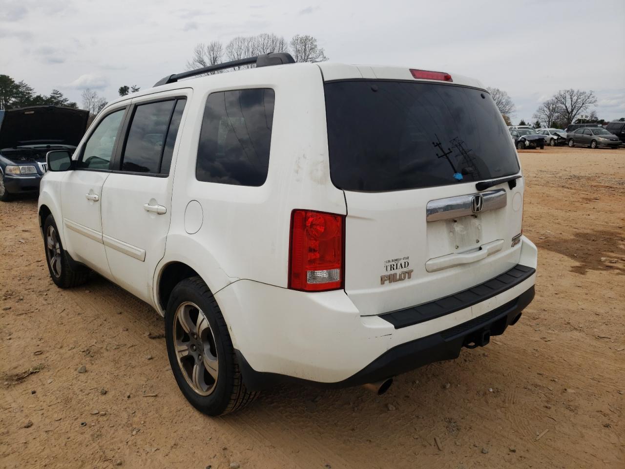 2015 HONDA PILOT SE - 5FNYF4H38FB055362 — photo 3