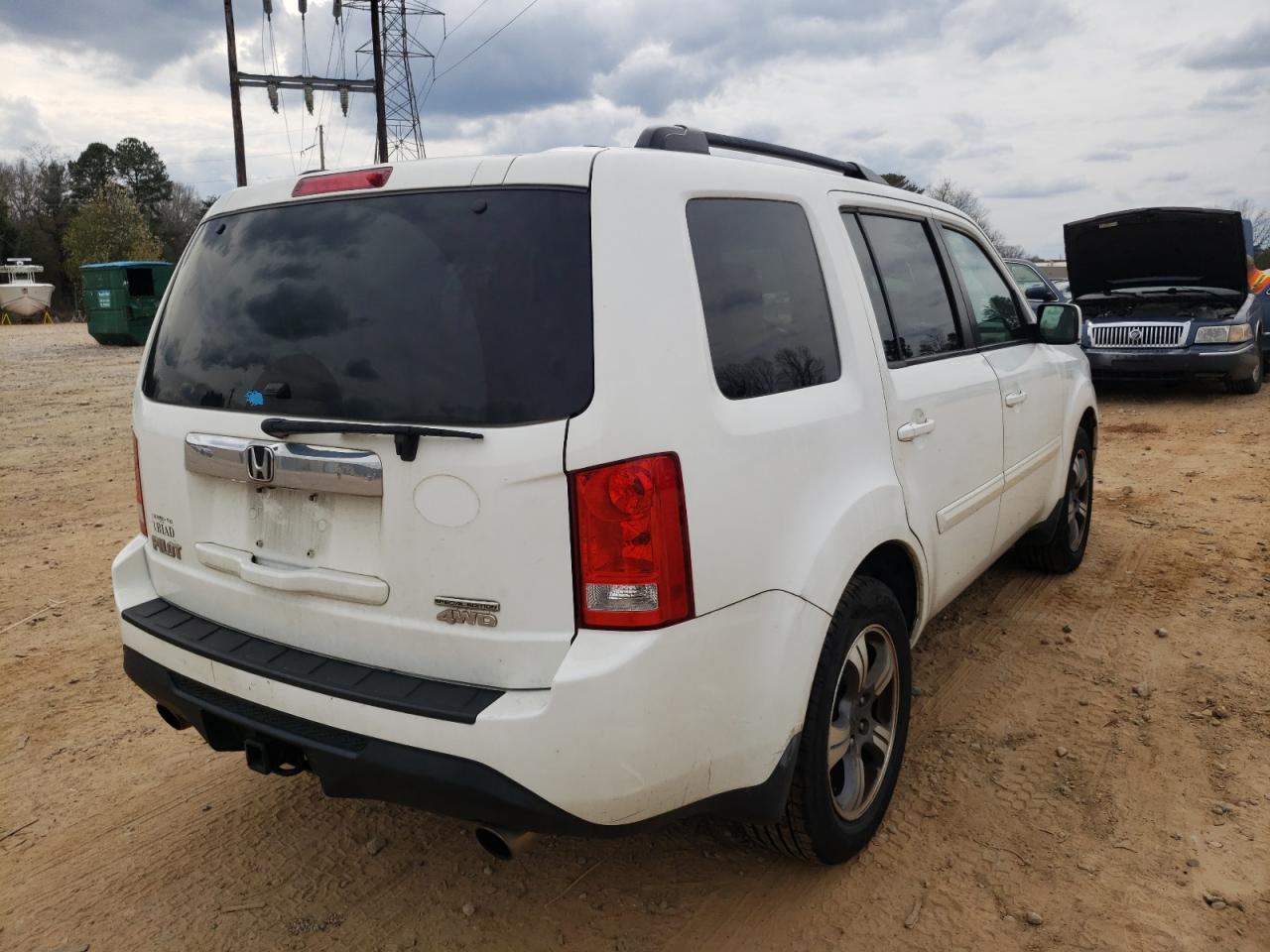 2015 HONDA PILOT SE - 5FNYF4H38FB055362 — photo 4