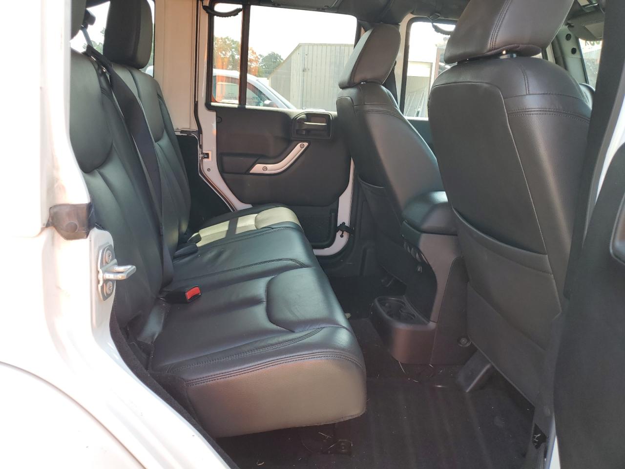 2015 JEEP WRANGLER U - 1C4BJWEG0FL550272 — photo 10