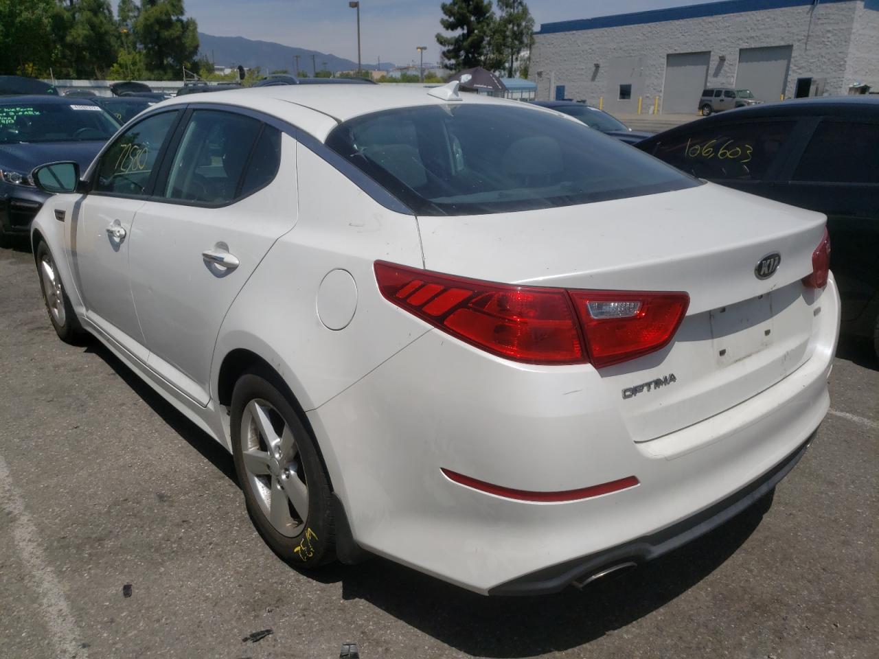 2015 KIA OPTIMA LX - KNAGM4A74F5652151 — photo 3