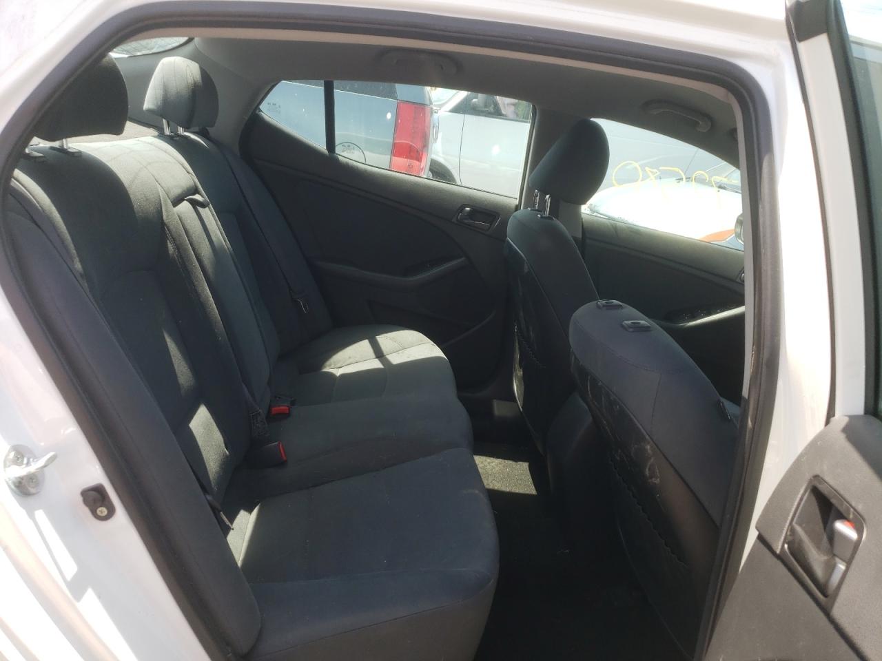 2015 KIA OPTIMA LX - KNAGM4A74F5652151 — photo 6