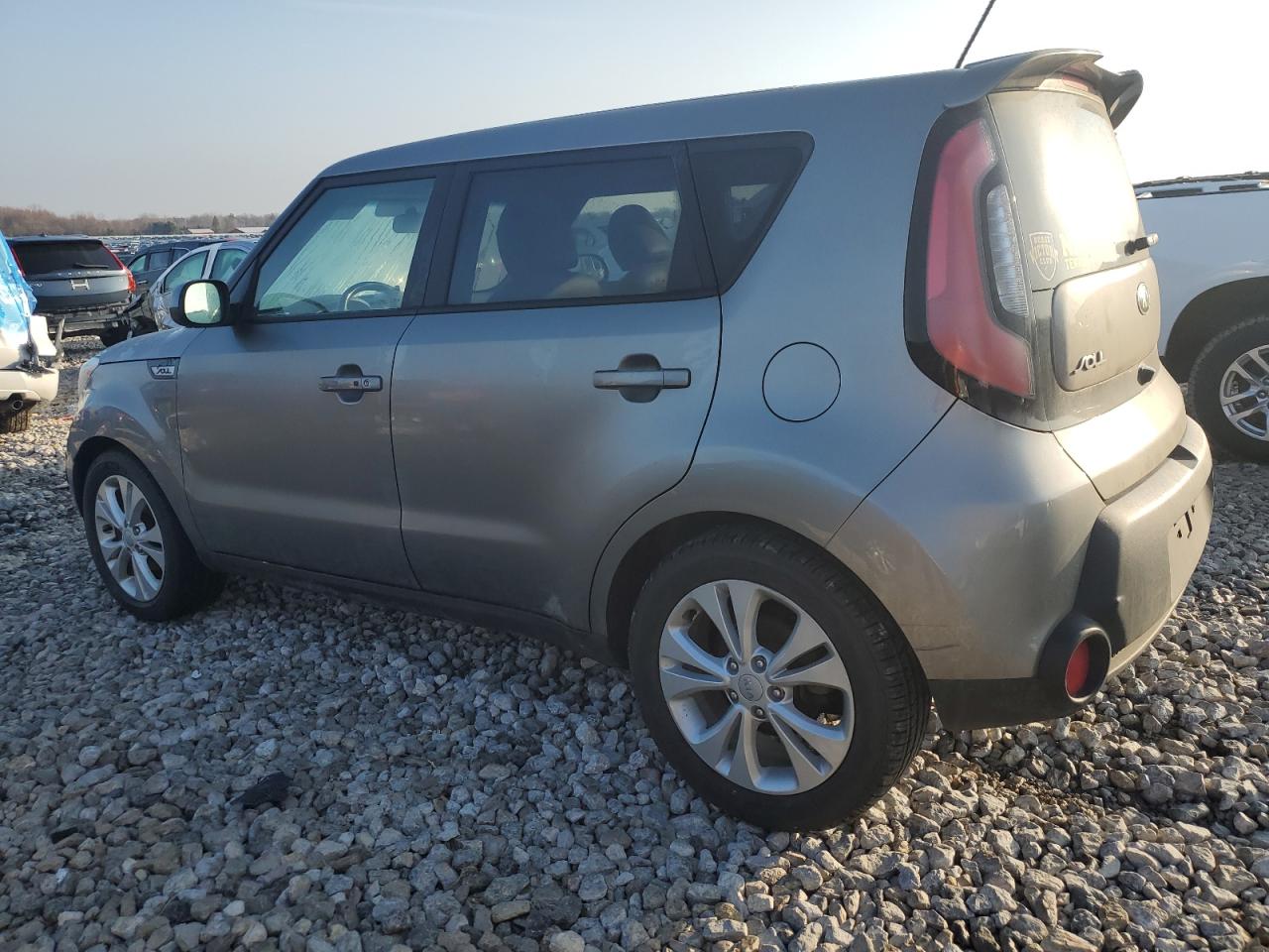 2015 KIA SOUL + - KNDJP3A52F7129501 — photo 2