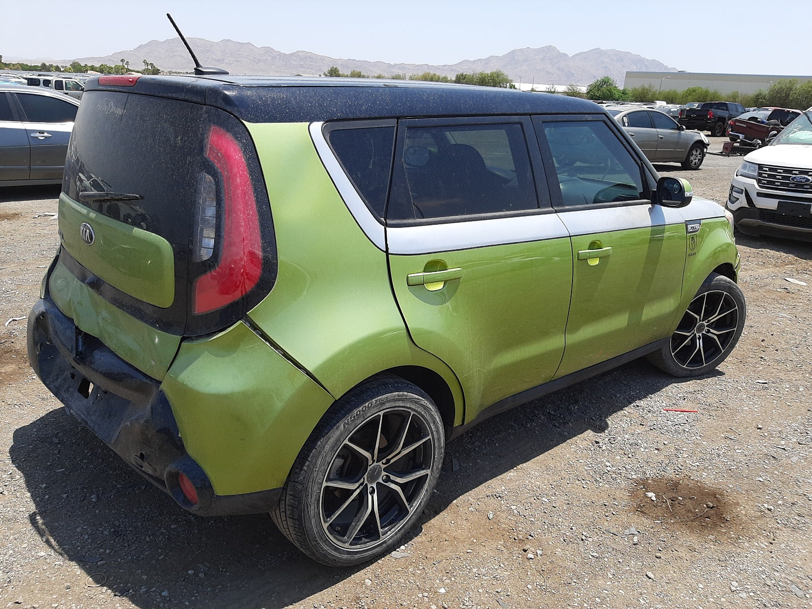 2015 KIA SOUL ! - KNDJX3A5XF7759945 — photo 2