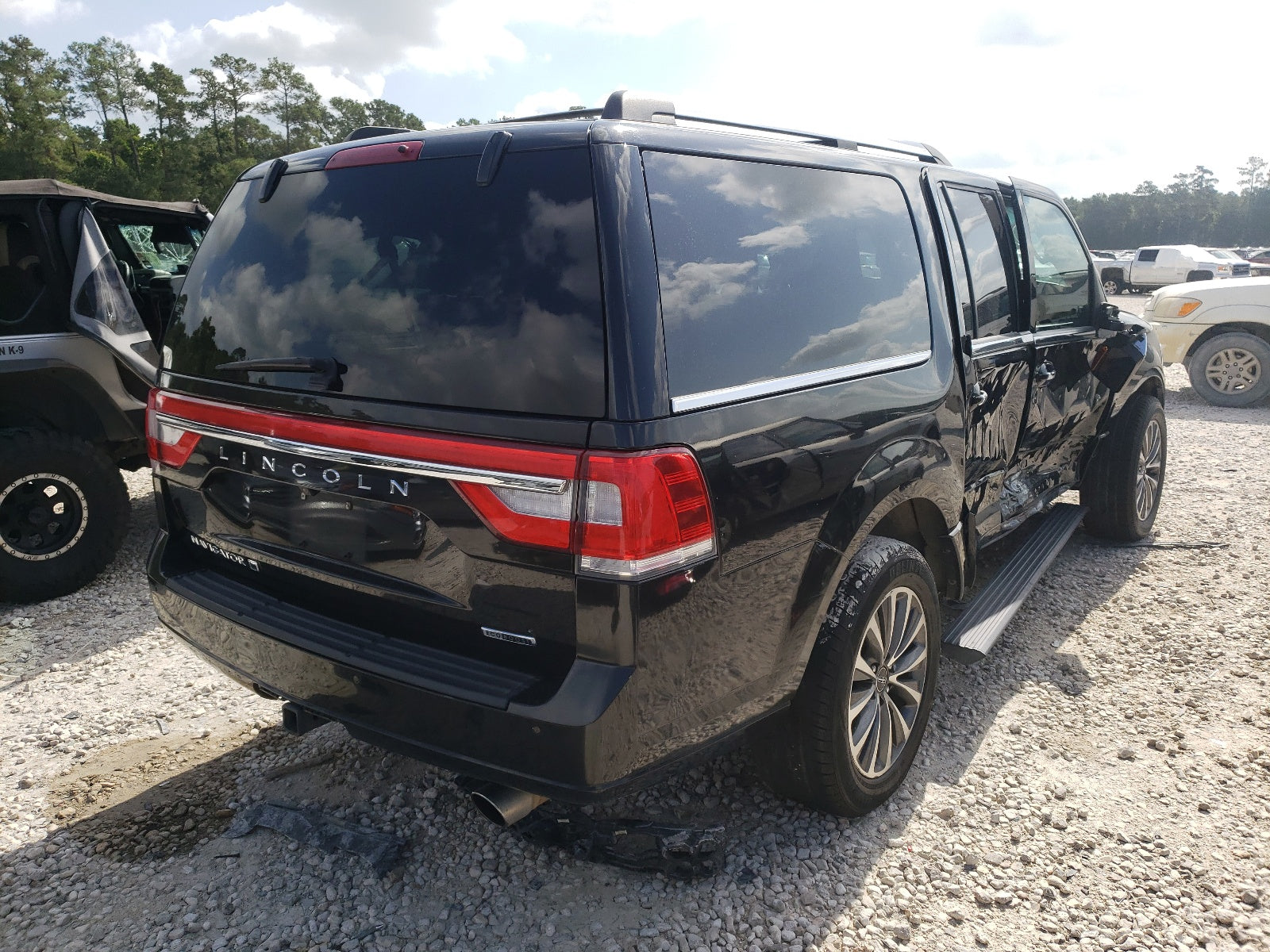 2015 LINCOLN NAVIGATOR - 5LMJJ3HT3FEJ01412 — photo 4