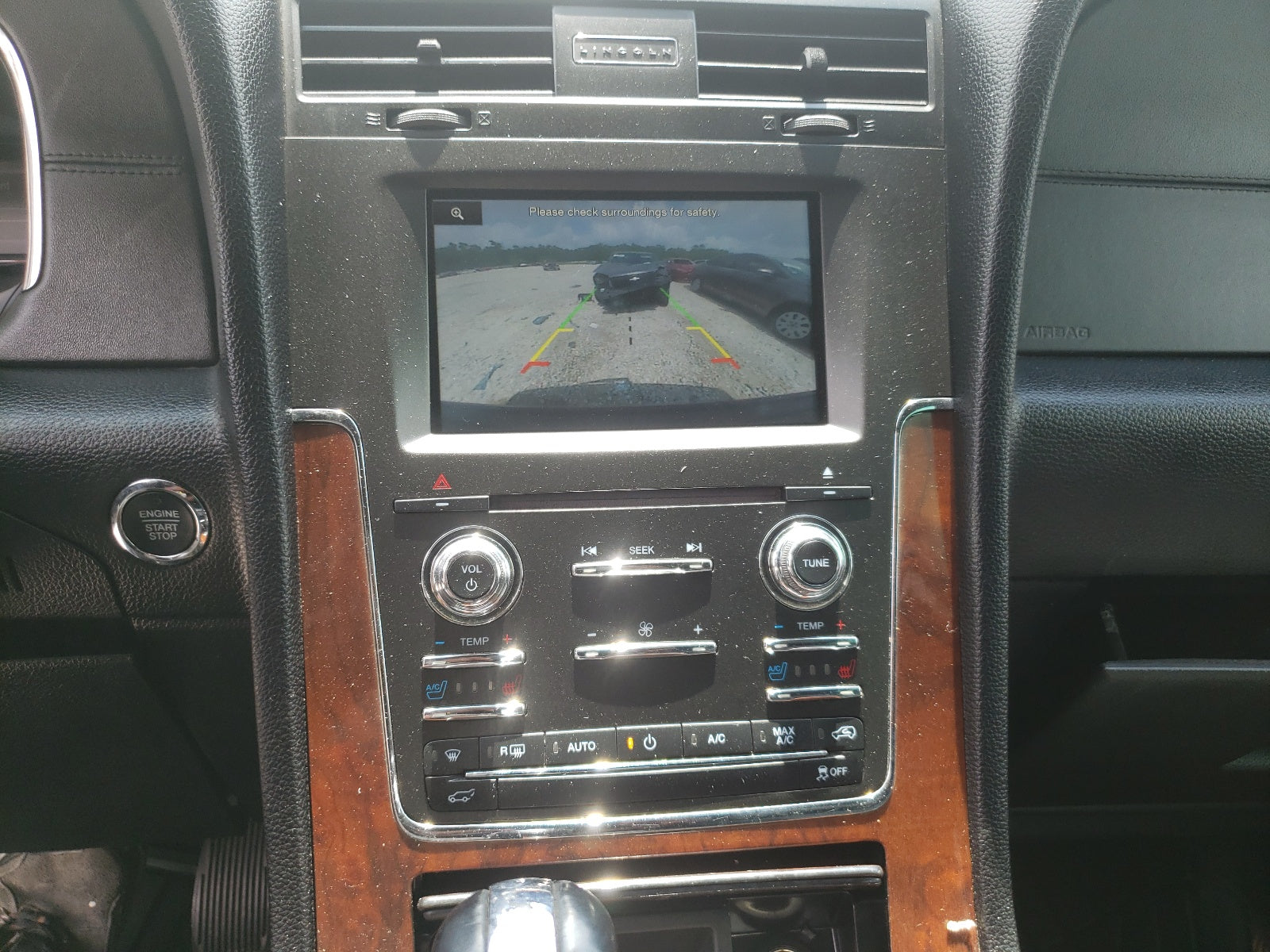 2015 LINCOLN NAVIGATOR - 5LMJJ3HT3FEJ01412 — photo 9