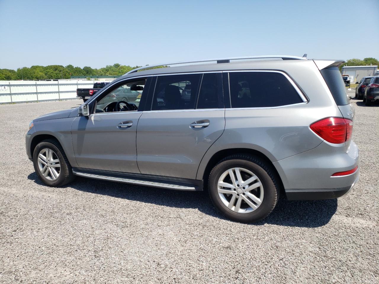 2015 MERCEDES-BENZ GL 350 BLU - 4JGDF2EE6FA513512 — photo 2