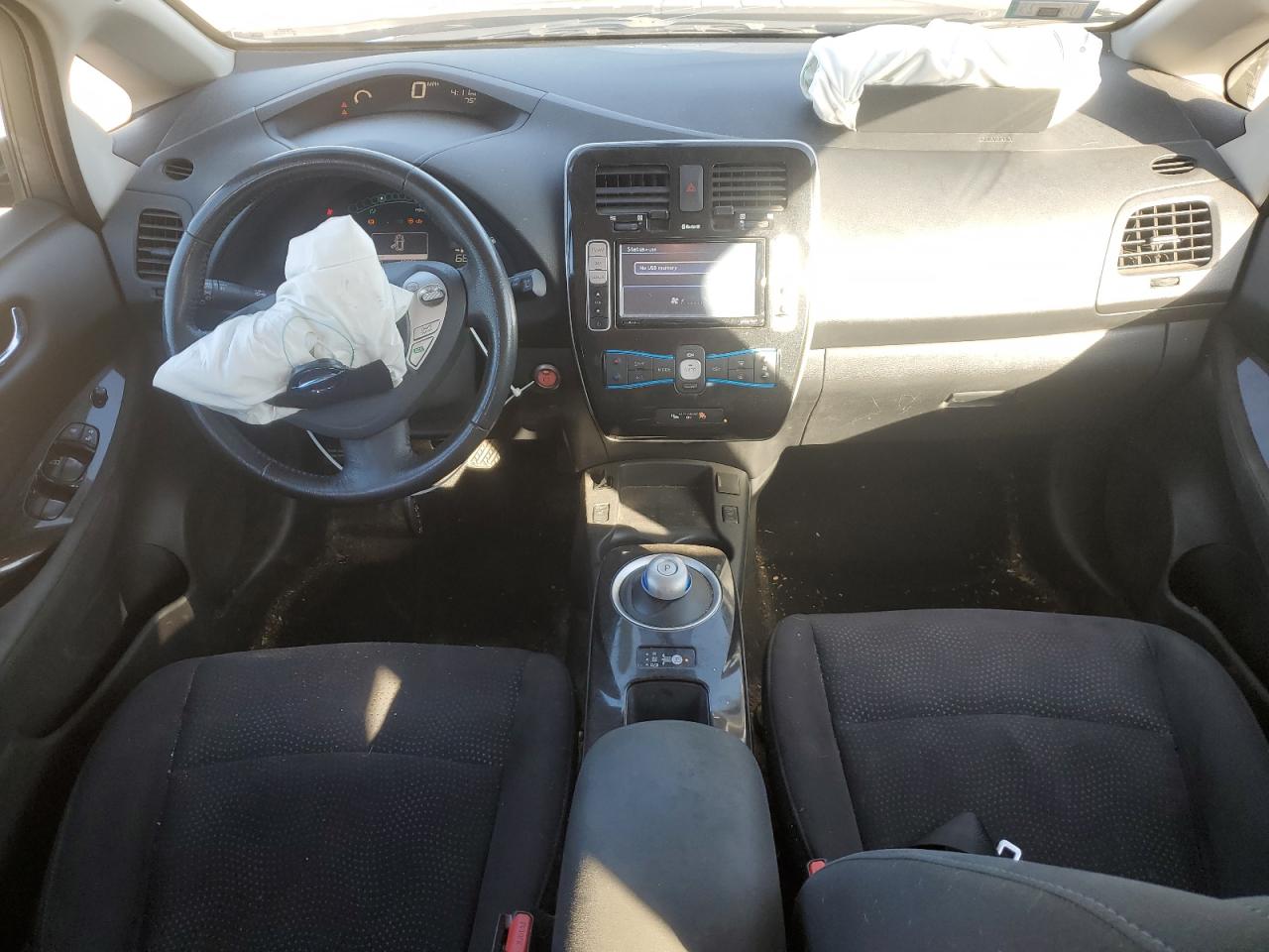 2015 NISSAN LEAF S - 1N4AZ0CP7FC328984 — photo 8