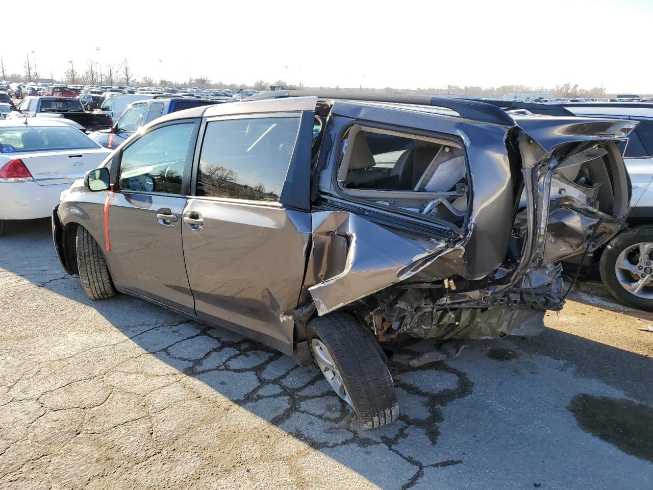 2015 TOYOTA SIENNA LE - 5TDKK3DC3FS575711 — photo 2