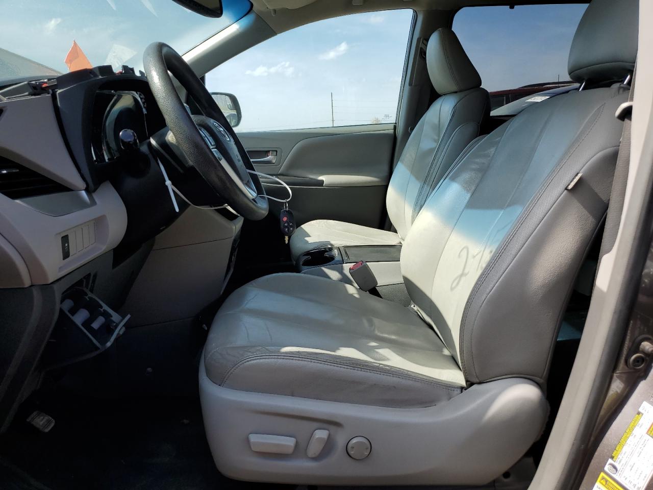 2015 TOYOTA SIENNA LE - 5TDKK3DC3FS575711 — photo 7