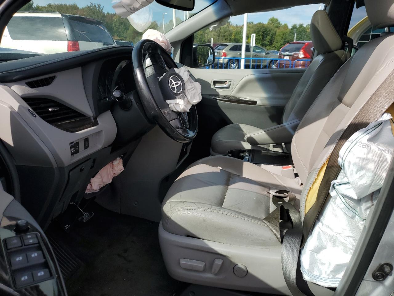 2015 TOYOTA SIENNA XLE - 5TDYK3DC6FS654090 — photo 7