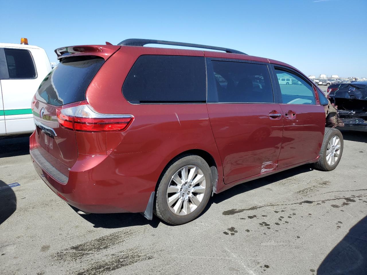 2015 TOYOTA SIENNA XLE - 5TDYK3DCXFS596260 — photo 3