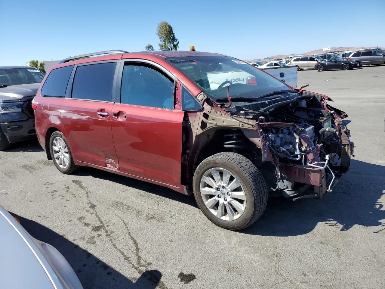 2015 TOYOTA SIENNA XLE - 5TDYK3DCXFS596260 — photo 4