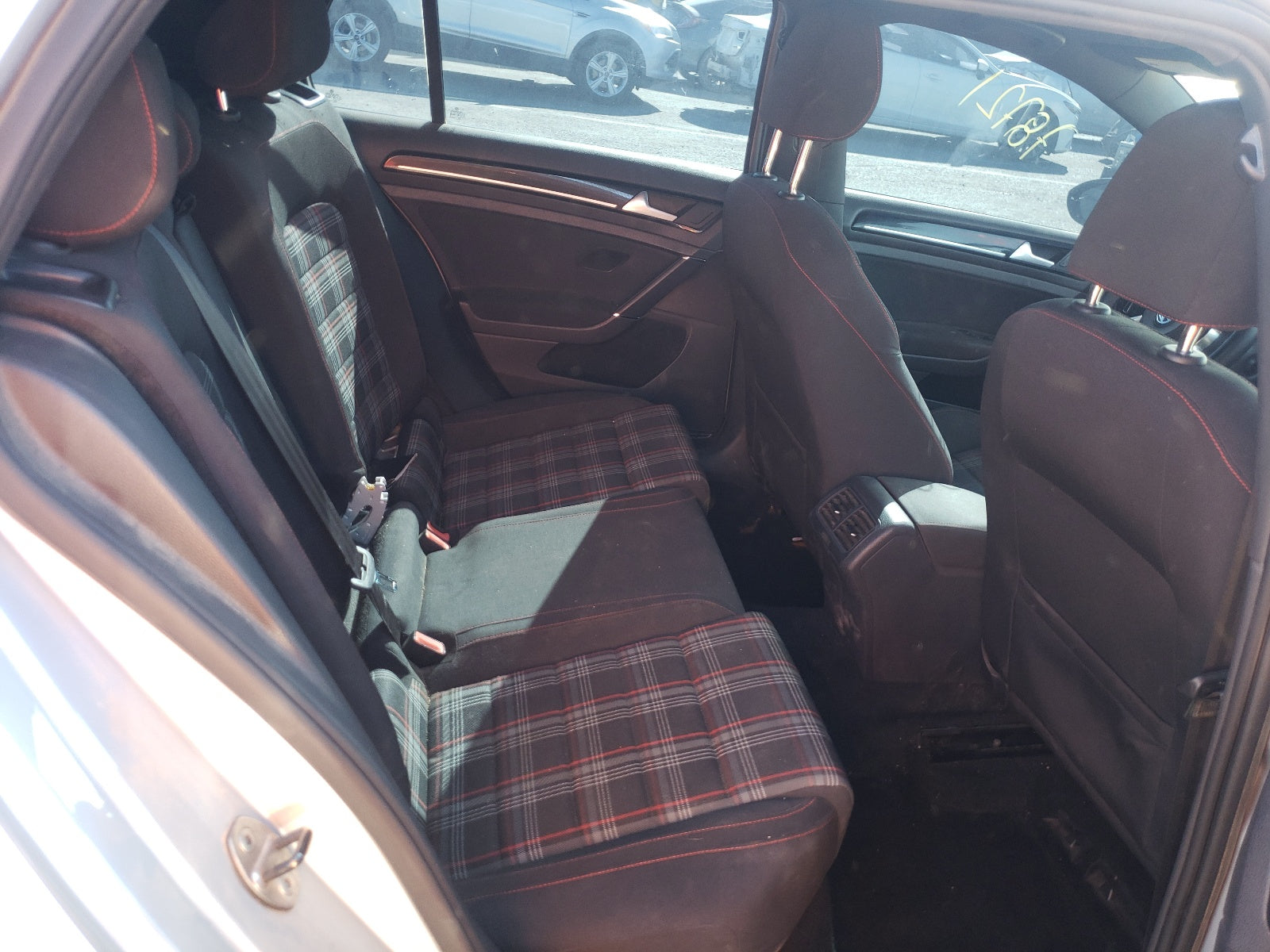 2015 VOLKSWAGEN GTI - 3VW4T7AU3FM090802 — photo 6