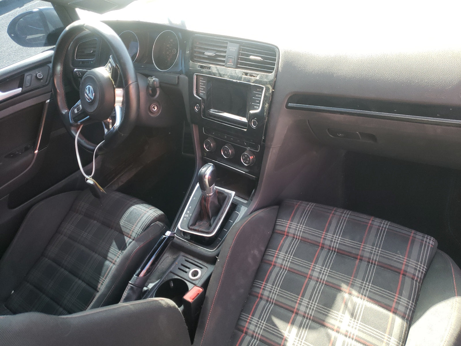 2015 VOLKSWAGEN GTI - 3VW4T7AU3FM090802 — photo 9