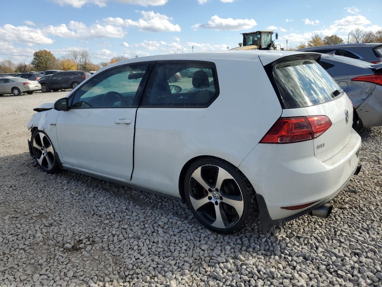2015 VOLKSWAGEN GTI - 3VWYT7AU9FM040472 — photo 2