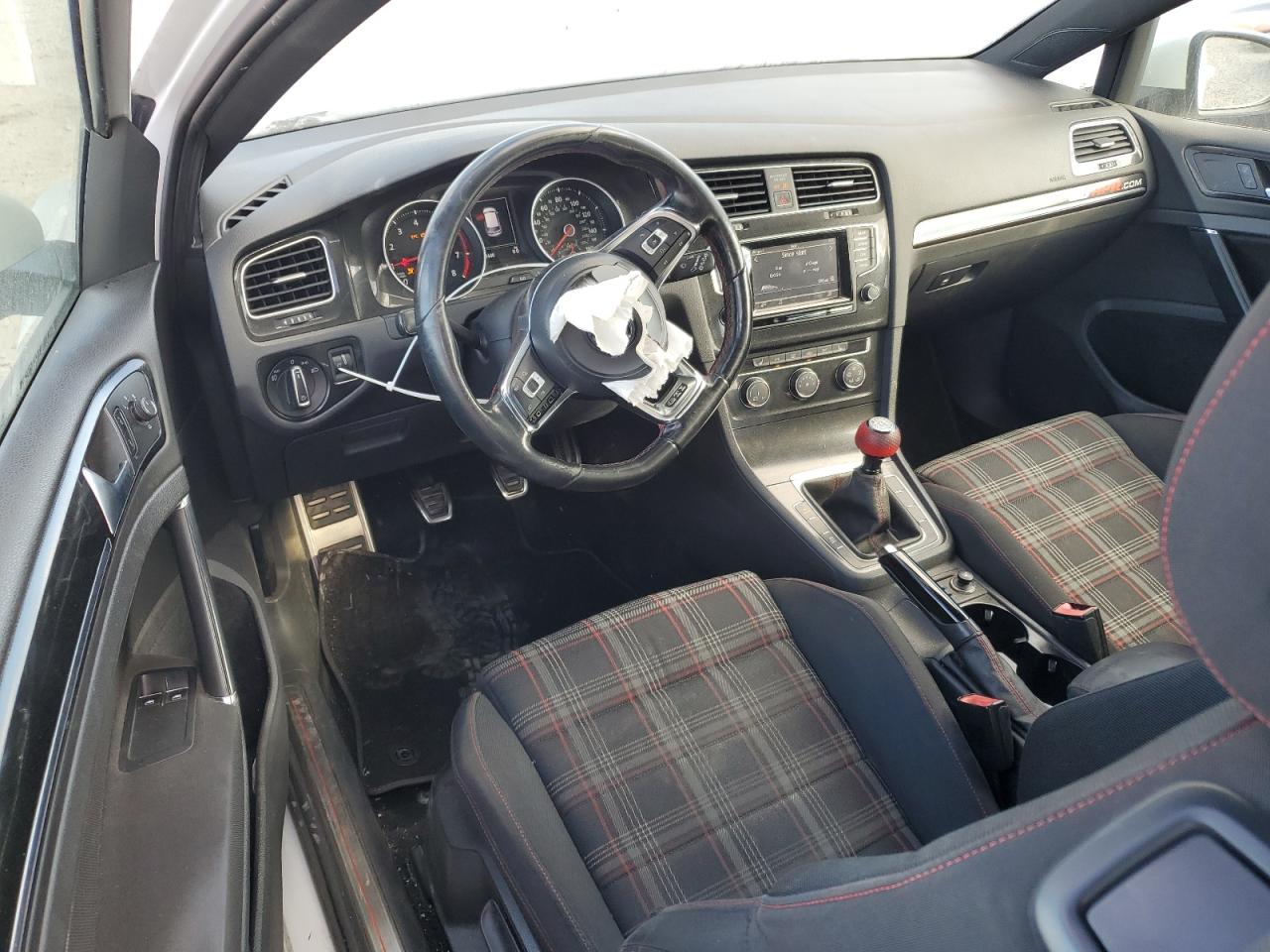 2015 VOLKSWAGEN GTI - 3VWYT7AU9FM040472 — photo 8