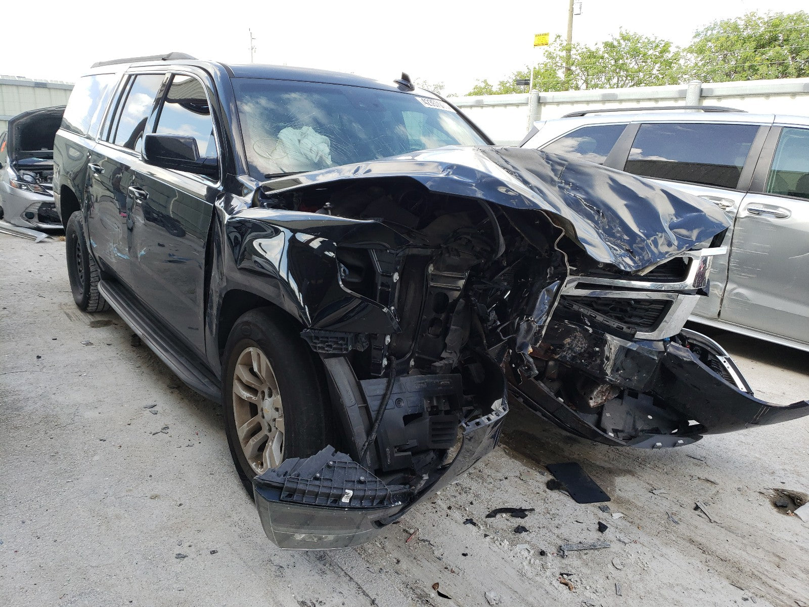 2016 CHEVROLET SUBURBAN C - 1GNSCHKC4GR276166 — photo 1