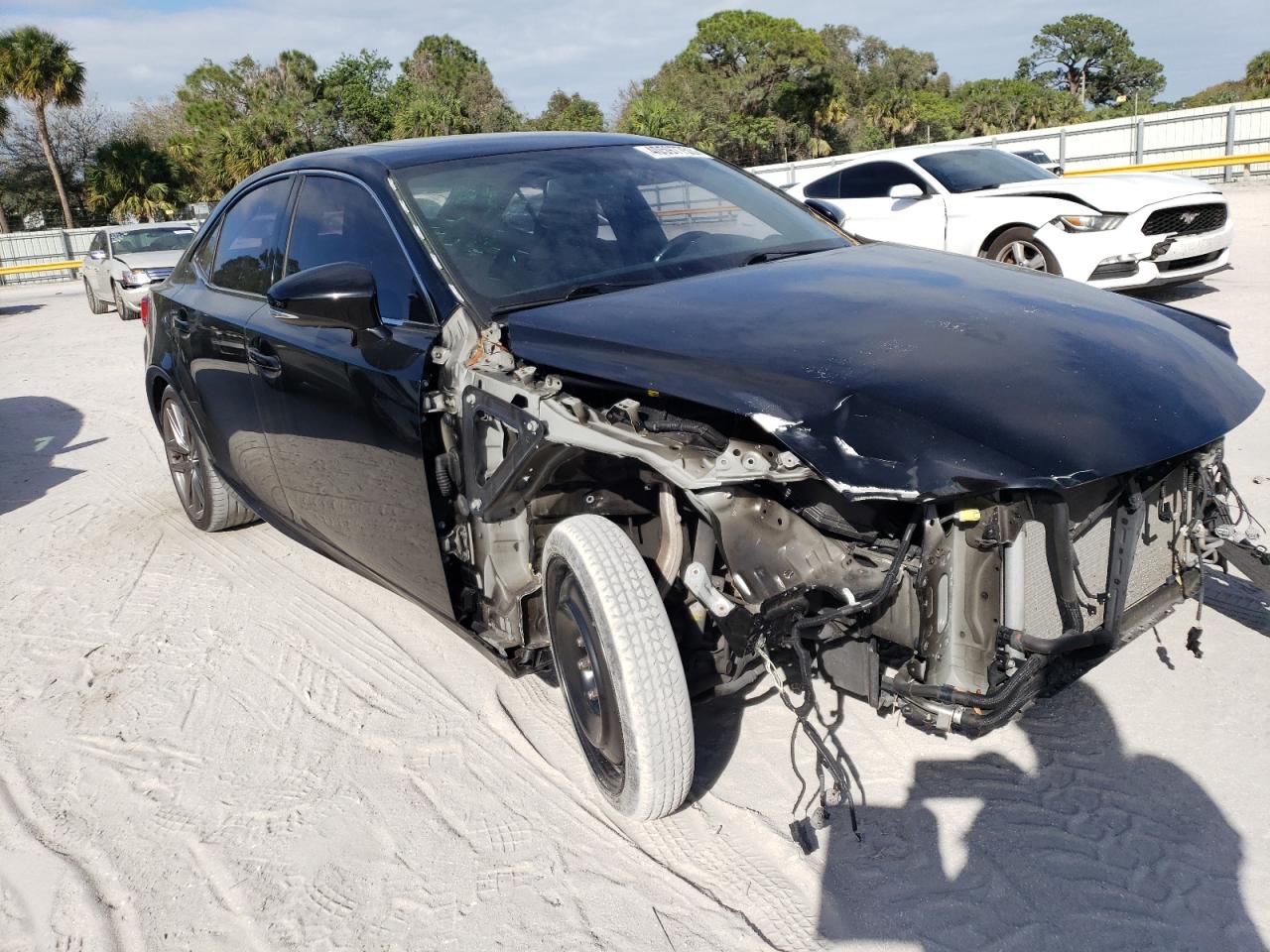2016 LEXUS IS 200T - JTHBA1D21G5030658 — photo 4