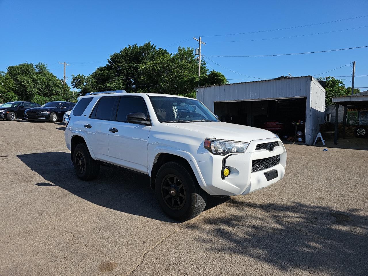 2016 TOYOTA 4RUNNER SR - JTEBU5JR3G5295238 — photo 1