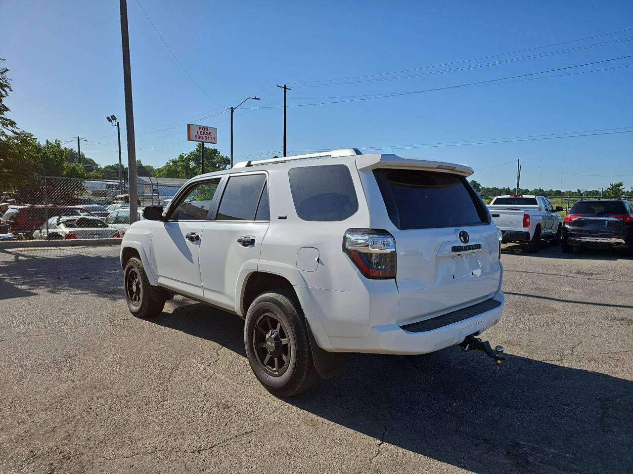 2016 TOYOTA 4RUNNER SR - JTEBU5JR3G5295238 — photo 3