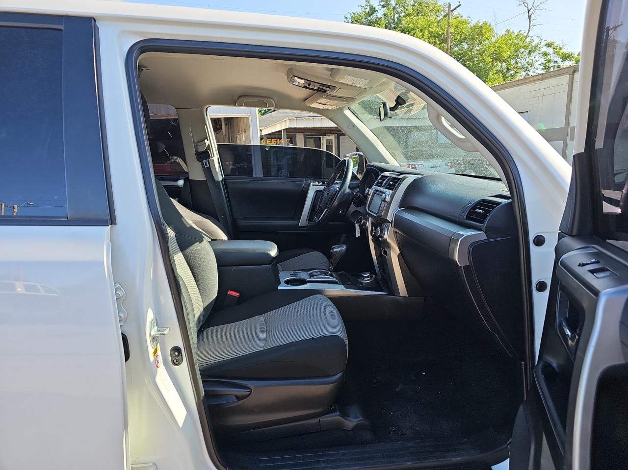 2016 TOYOTA 4RUNNER SR - JTEBU5JR3G5295238 — photo 5