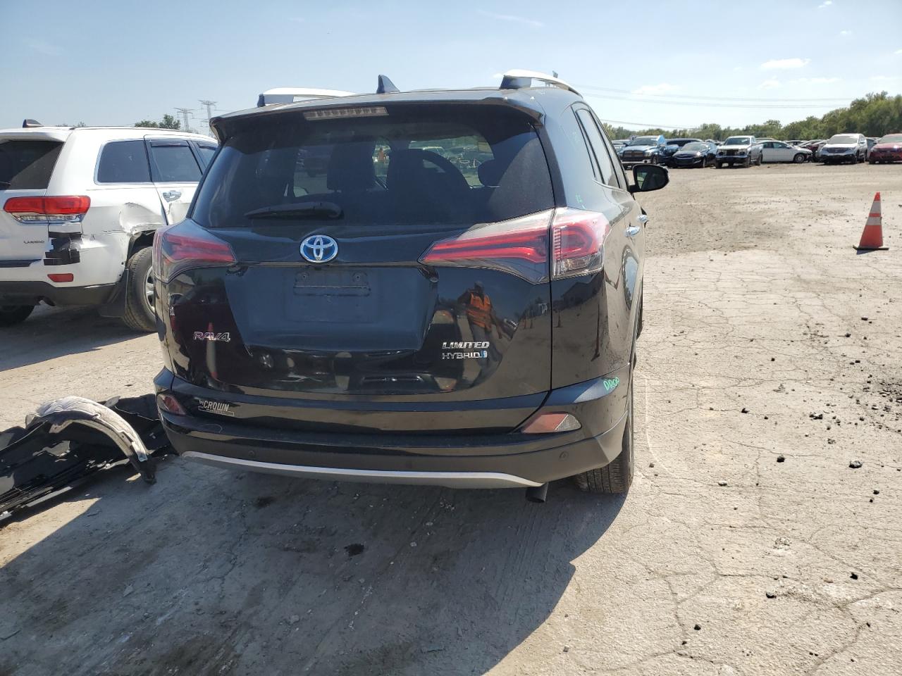 2016 TOYOTA RAV4 HV LI - JTMDJREV6GD033000 — photo 6