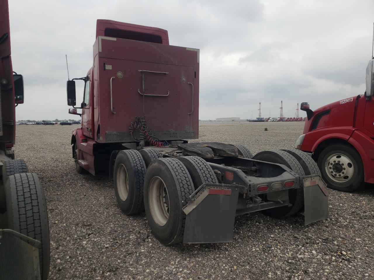 2016 VOLVO VN VNL - 4V5NC9UG4GN929887 — photo 2