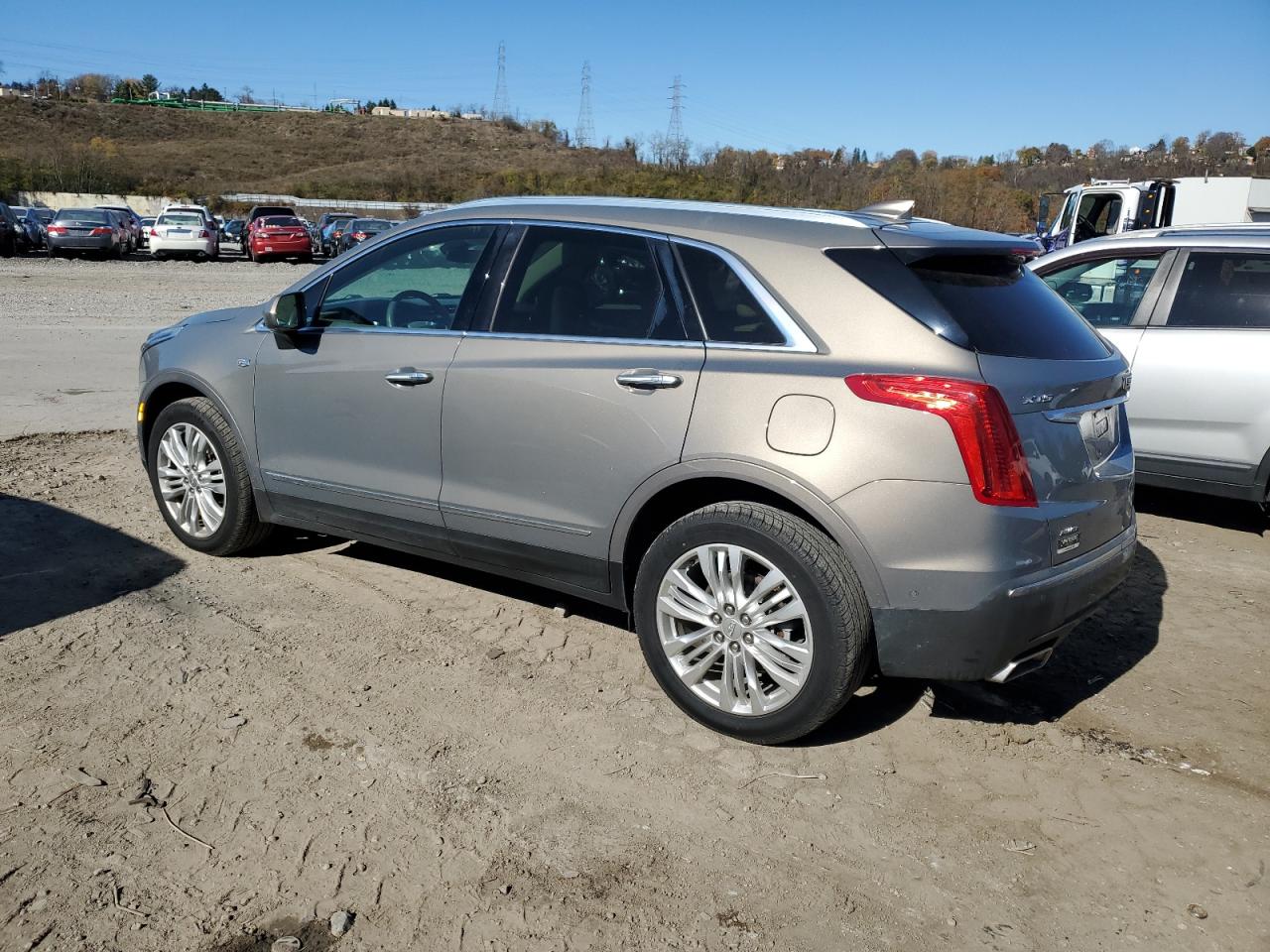 2017 CADILLAC XT5 PREMIU - 1GYKNERS9HZ273936 — photo 2