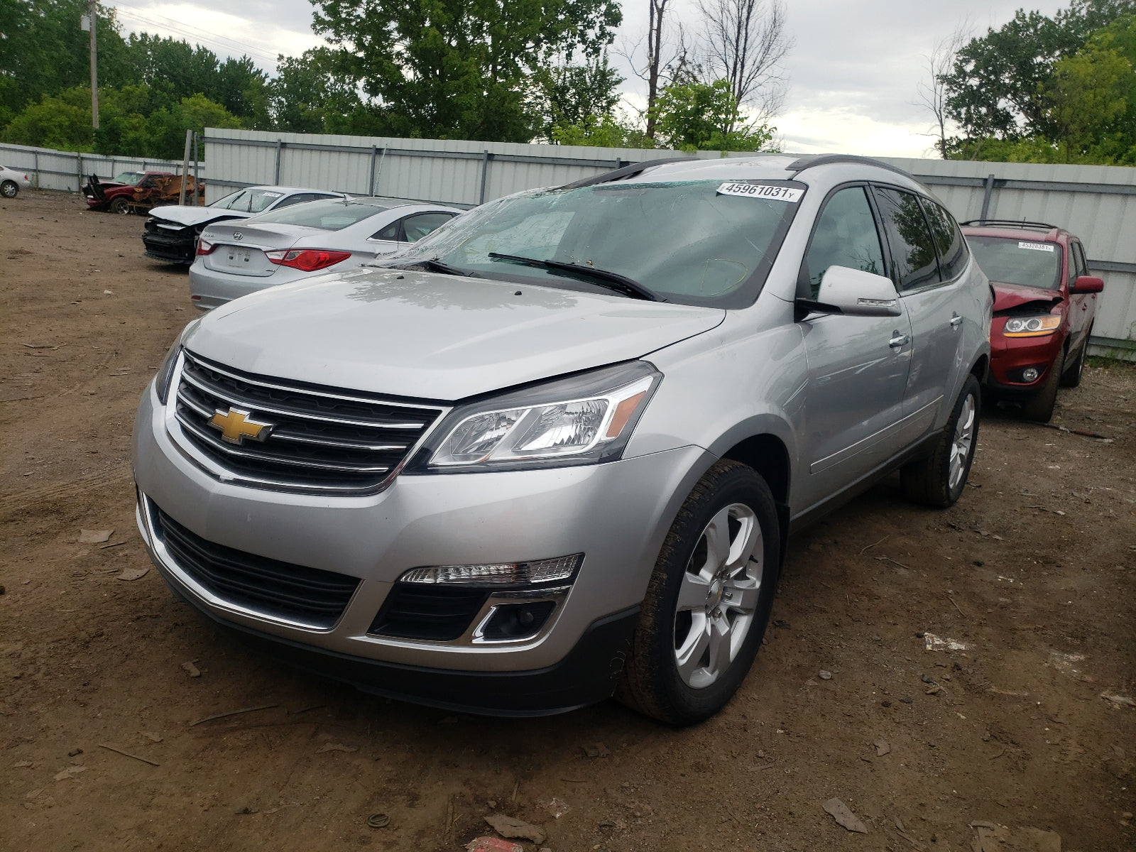 2017 CHEVROLET TRAVERSE L - 1GNKRGKD2HJ304547 — photo 2