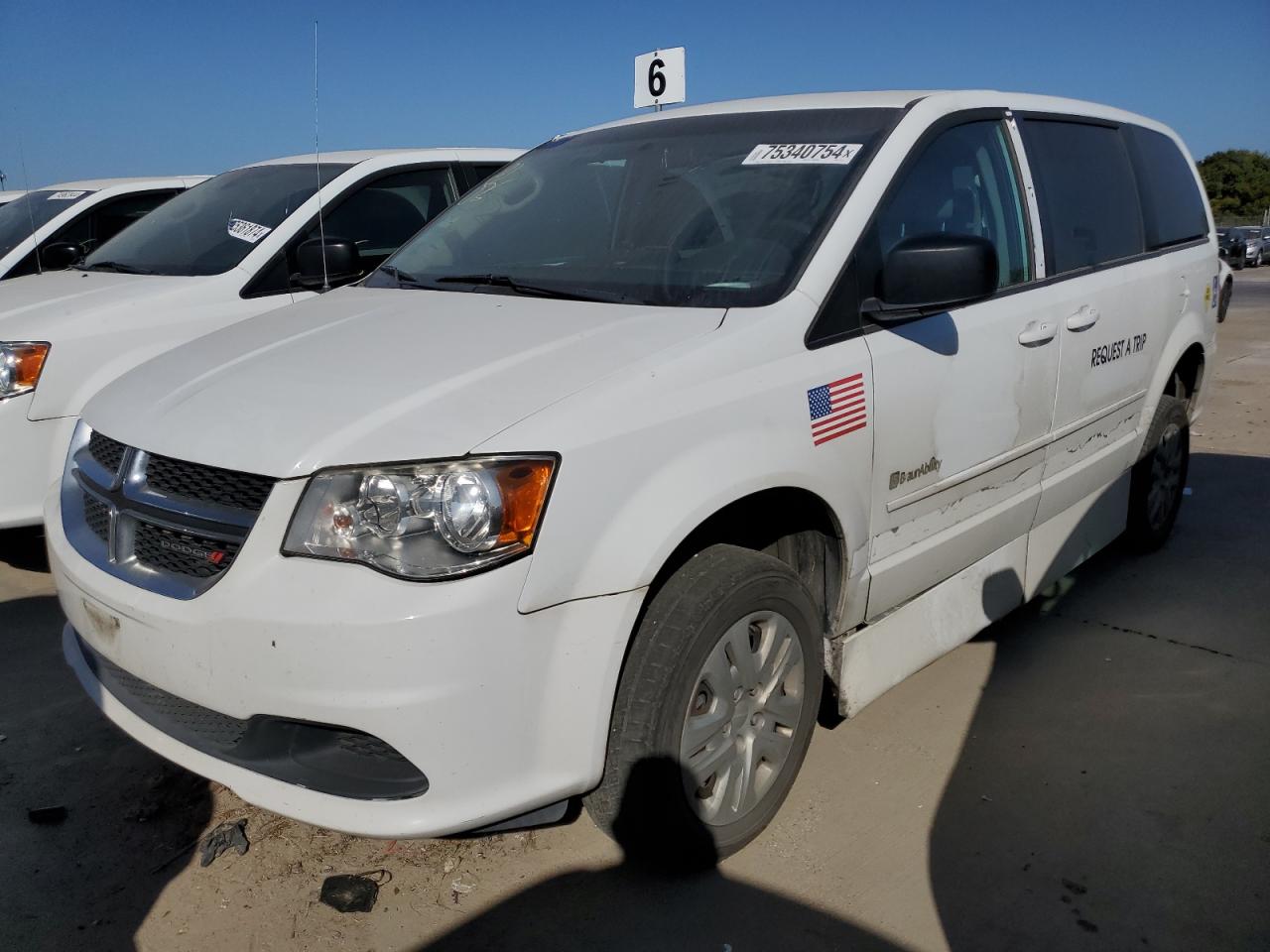2017 DODGE GRAND CARA - 2C4RDGBG1HR776511 — photo 1