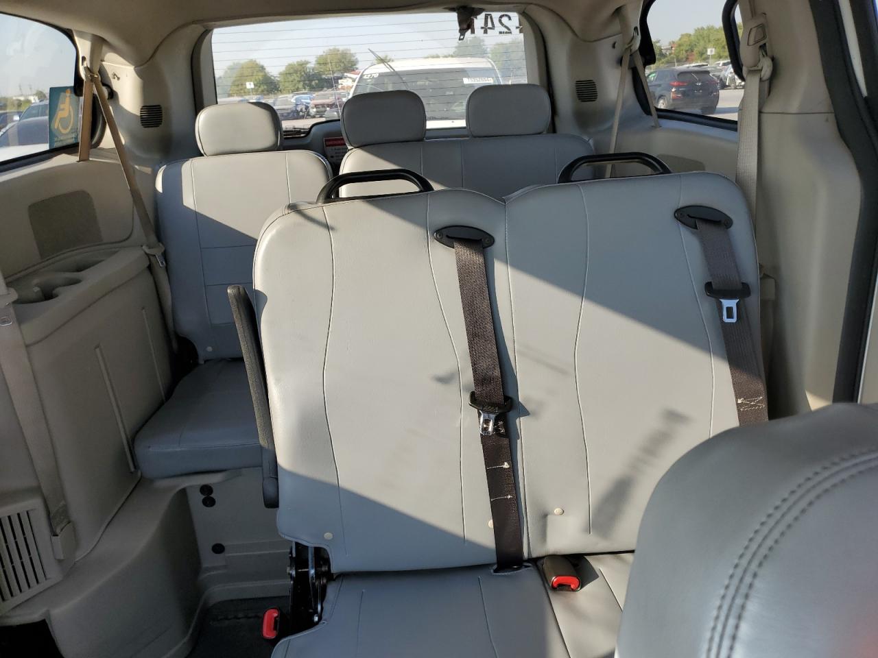 2017 DODGE GRAND CARA - 2C4RDGBG1HR776511 — photo 10