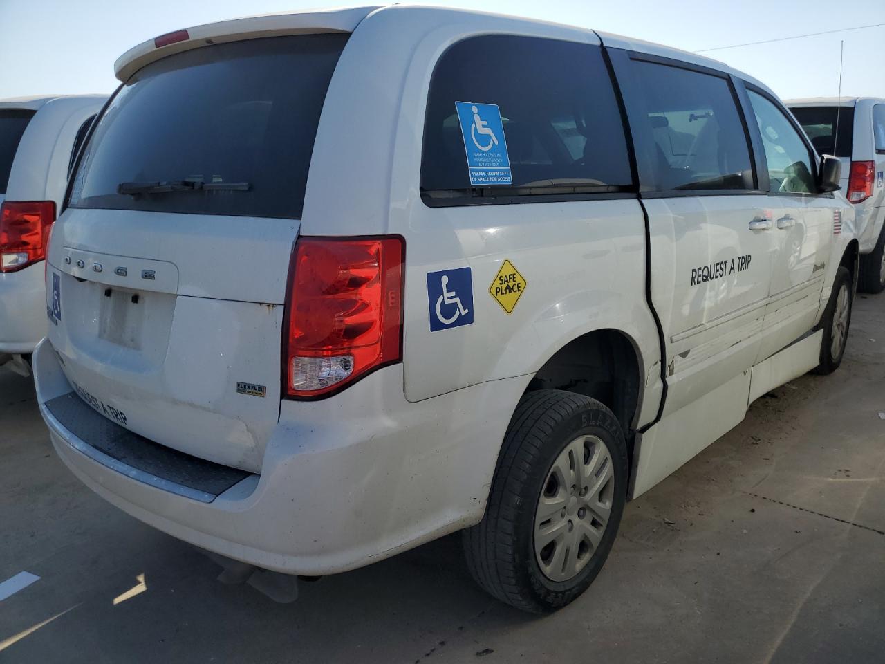 2017 DODGE GRAND CARA - 2C4RDGBG1HR776511 — photo 3