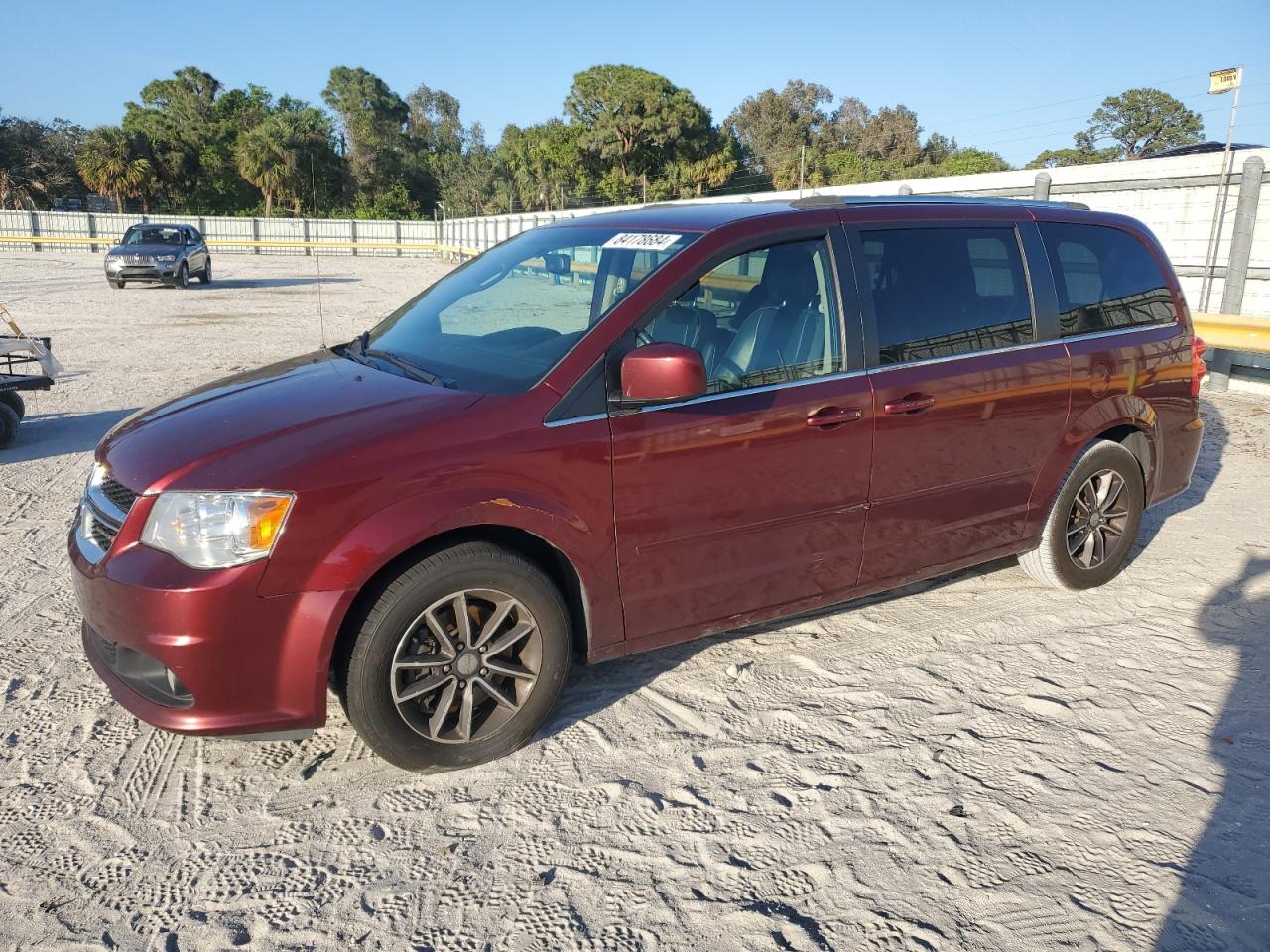 2017 DODGE GRAND CARA - 2C4RDGCG9HR807034 — photo 1