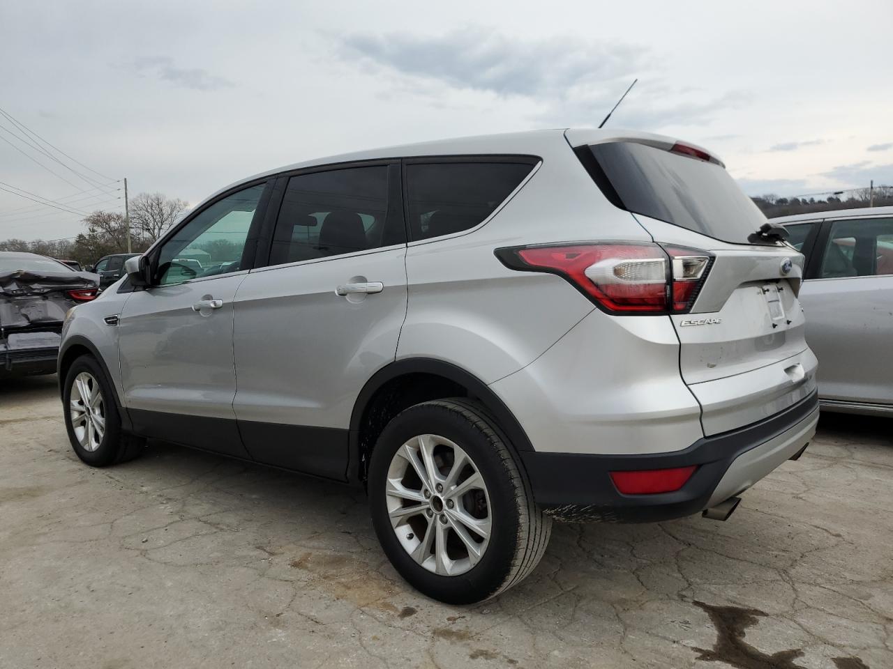 2017 FORD ESCAPE SE - 1FMCU0GD7HUA09806 — photo 2