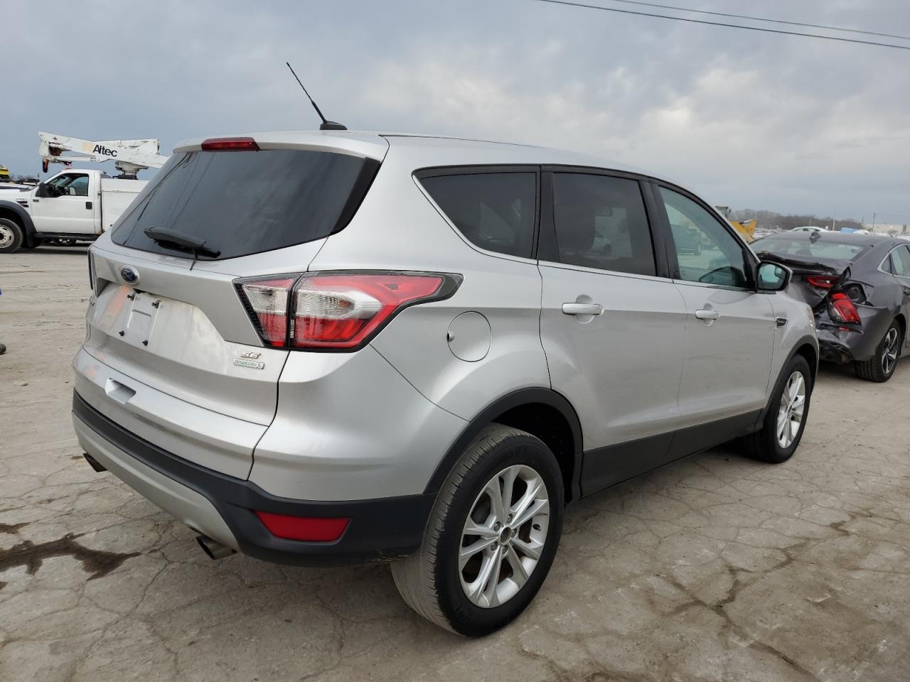 2017 FORD ESCAPE SE - 1FMCU0GD7HUA09806 — photo 3