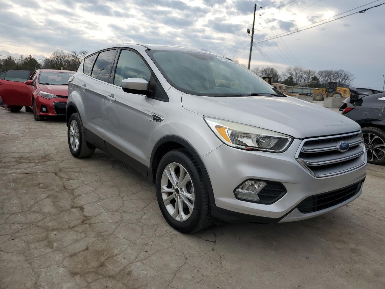 2017 FORD ESCAPE SE - 1FMCU0GD7HUA09806 — photo 4