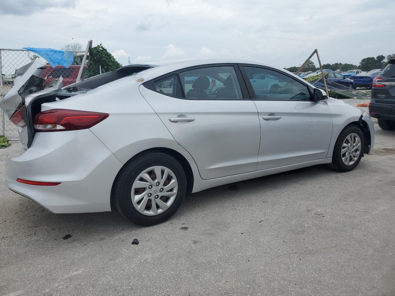2017 HYUNDAI ELANTRA SE - KMHD74LF9HU331454 — photo 3
