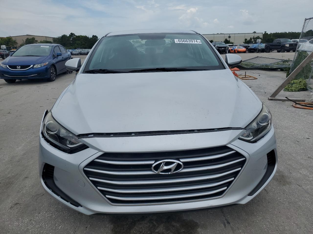 2017 HYUNDAI ELANTRA SE - KMHD74LF9HU331454 — photo 5