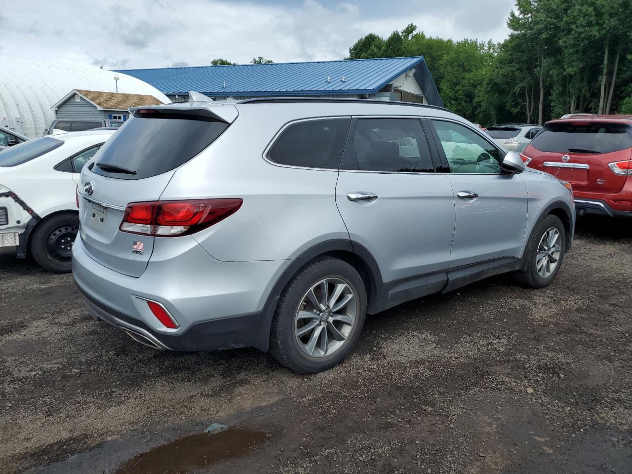 2017 HYUNDAI SANTA FE S - KM8SMDHFXHU191908 — photo 3