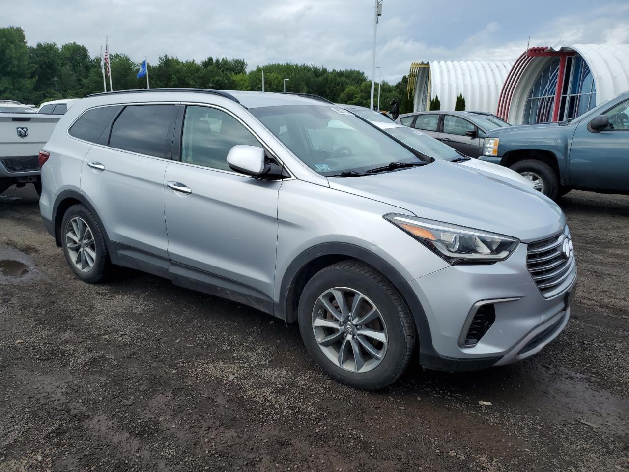 2017 HYUNDAI SANTA FE S - KM8SMDHFXHU191908 — photo 4