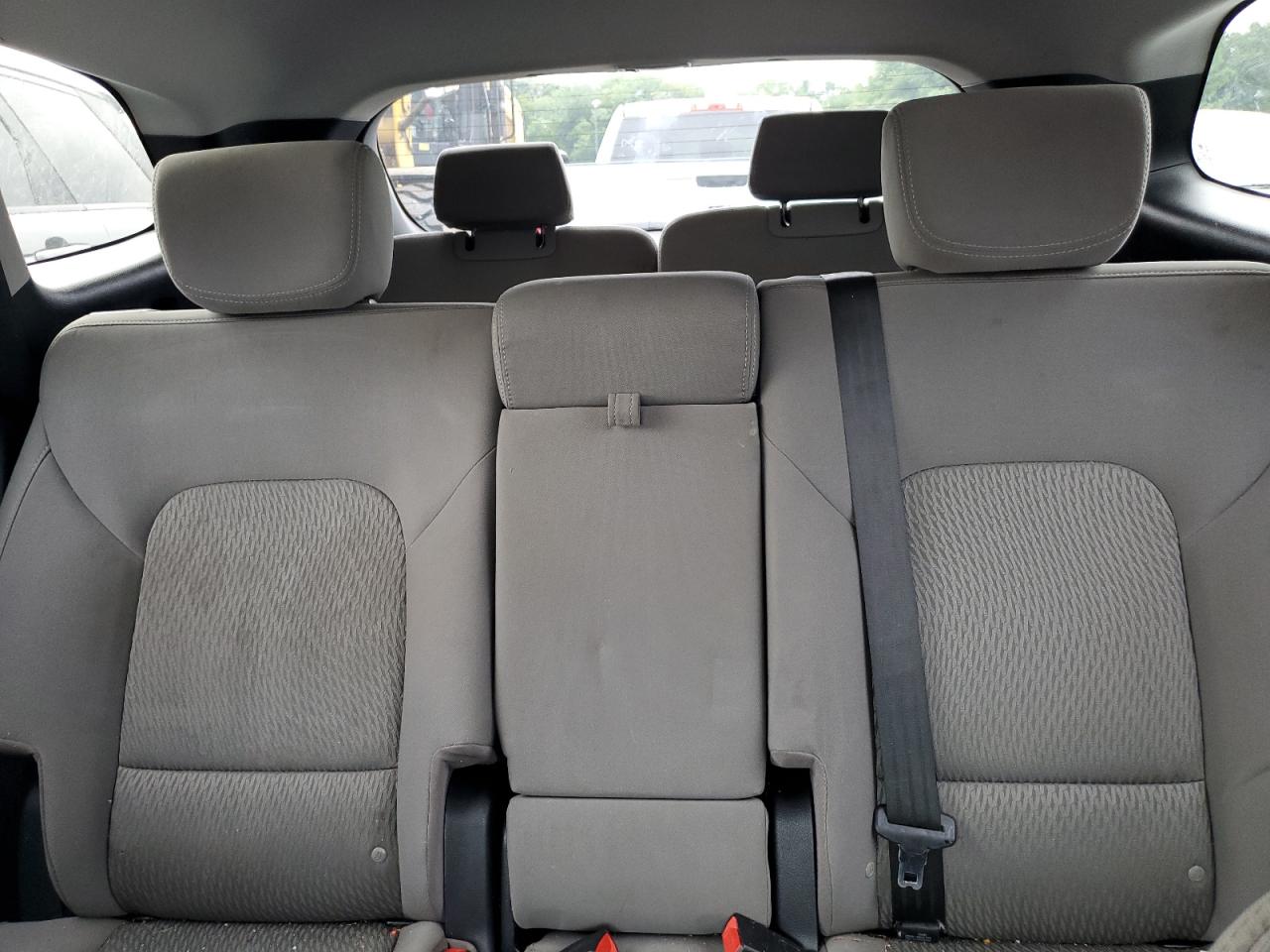 2017 HYUNDAI SANTA FE S - KM8SMDHFXHU191908 — photo 9
